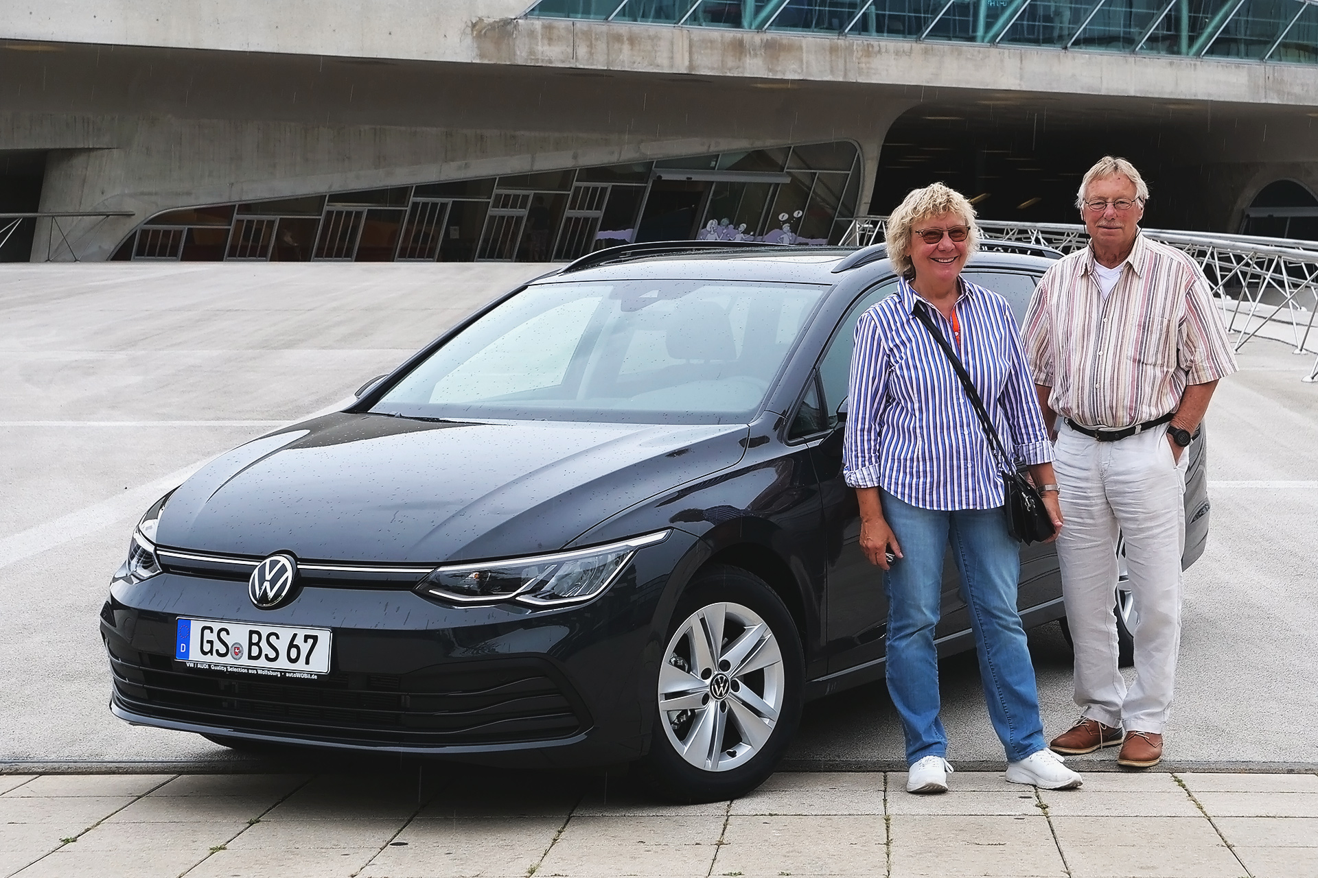 Zufriedene Volkswagen-Kunden: B. W-R. aus Liebenburg mit Ihrem VW Golf Variant von autoWOBil.de