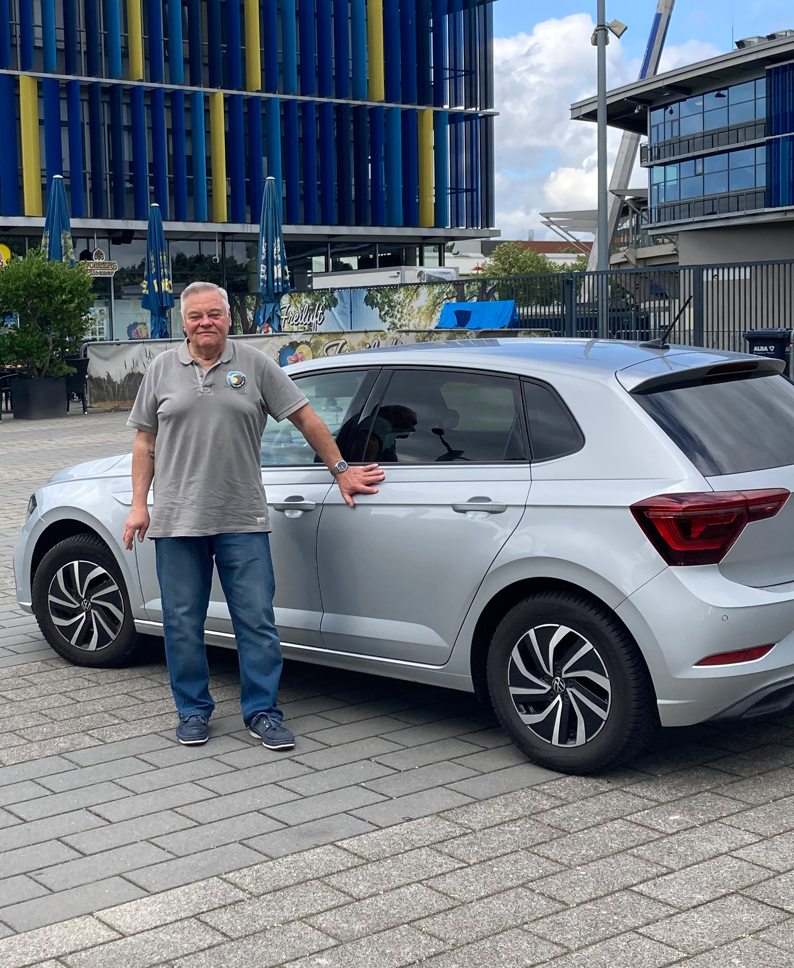 VW Kundenzufriedenheit - Autokauf Polo bei der autoWOBil.de Jahreswagenzentrale in Wolfsburg