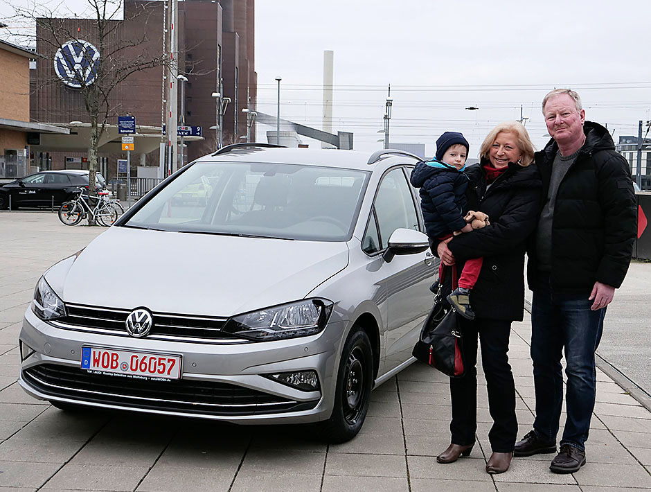 Kundenzufriedenheit garantiert: Volker K. (64), Rentner aus 09123 Chemnitz mit Ihrem Volkswagen Golf