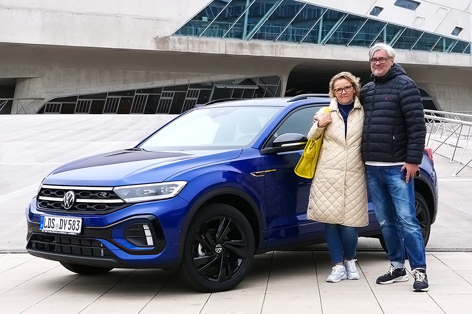Glücklich mit Ihrem neuen VW T-Roc "R-Line": Fam. S. aus 15738 Zeuthen