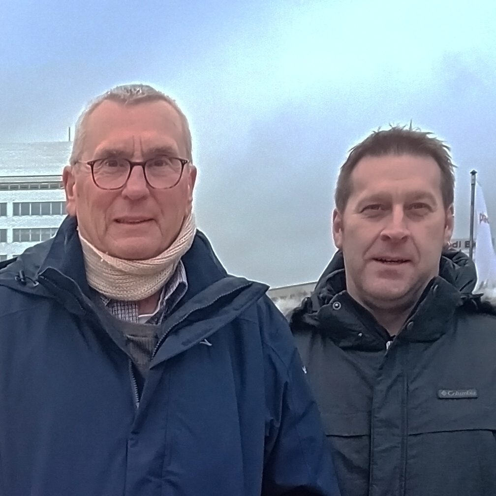 Eberhard T. bei der Abholung seines neuen VW T-Roc bei autoWOBil.de in Wolfsburg