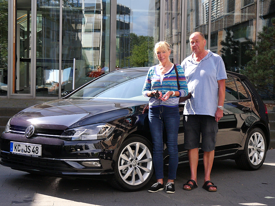 Jantine S. Pflegedienstleiterin aus Marktrodach - zufrieden mit Ihrem Golf VII Highline vo der autoWOBil.de Jahreswagenzentrale Wolfsburg