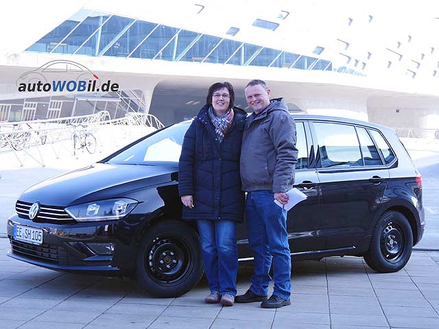 Siegmar H. (55), Fernmeldemonteur aus 03253 Schönborn bei der Abholung seines neuen Golf Sportsvan Jahreswagen / Neuwagen direkt in der Volkswagen-Metropole Wolfsburg - autoWOBil.de 