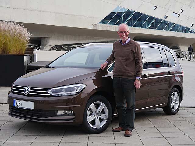 Ulrich U. Dipl. Ing.. aus Brüggen vergibt für seinen neuen Volkswagen Touran Jahreswagen / Neuwagen die Bestnote 1 - autoWOBil.de Jahreswagenzentrale