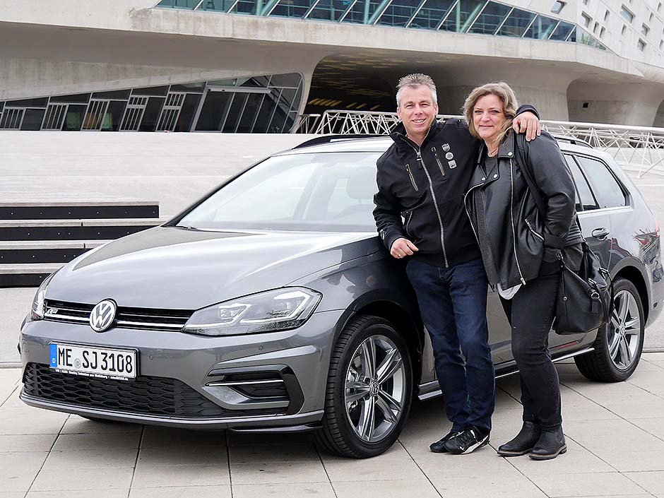 utokauf der richtig Spaß machte: Familie v. E. aus Velbert mit Ihrem neuen VW Golf Variant R-Line von der autoWOBil.de Jahreswagenzentrale in Wolfsburg 