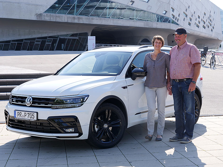 Karsten B. (56), Baumaschinist aus Mecklenburg-Vorpommern holt seinen Traumwagen VW Tiguan bei der autoWOBil.de Jahreswagenzentrale ab