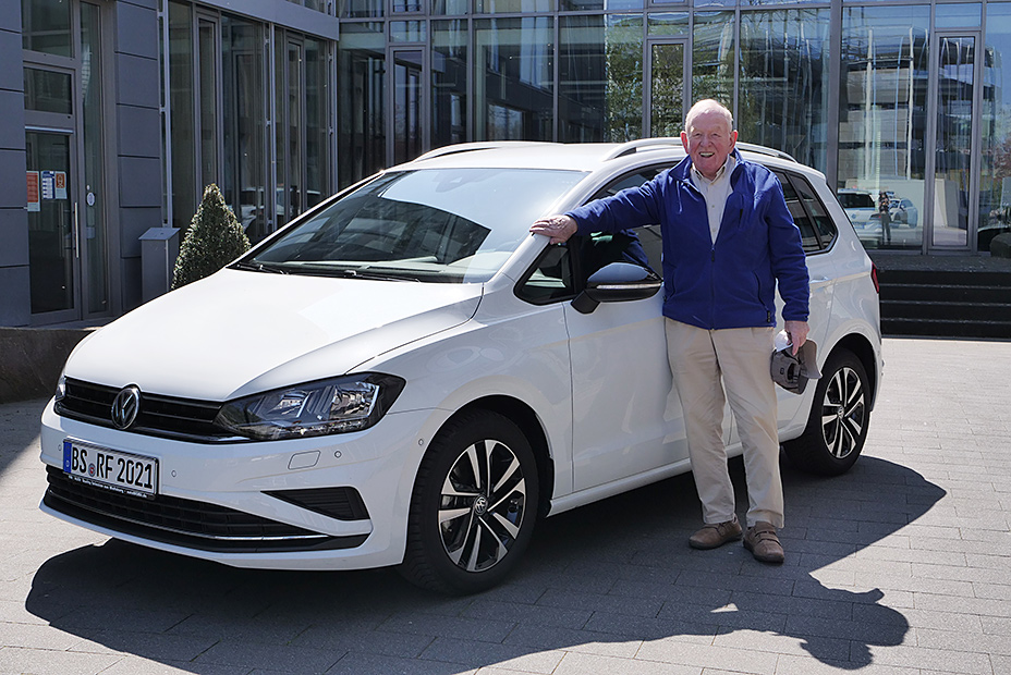 VW Jahreswagen und Neuwagen Golf Sportsvan - Autoabholung in Wolfsburg